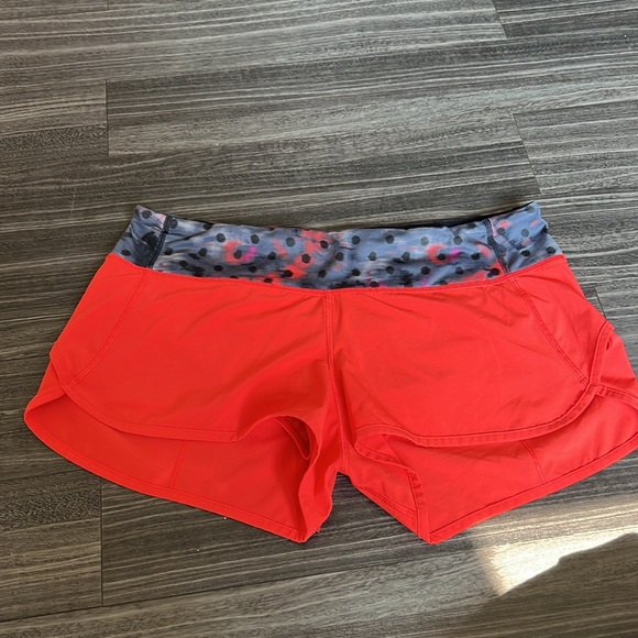 Lululemon Speed Up Shorts - Picture 4 of 7